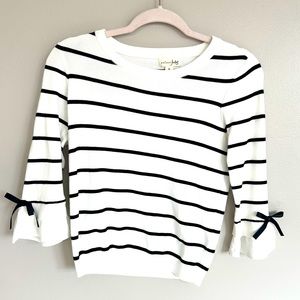 Women’s white and navy stripped 3/4 sleeve shirt. XS